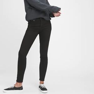 Mid Rise Curvy True Skinny Jeans from GAP SIZE 32